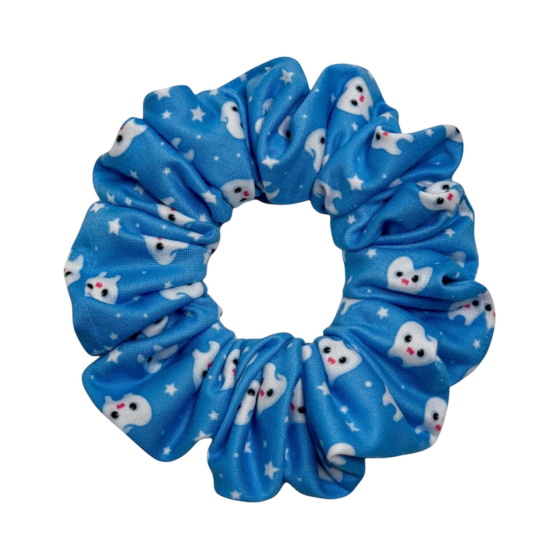 Headband Studio blue scrunchie with white ghost and star print, made from soft polyester for comfortable all-day wear.
