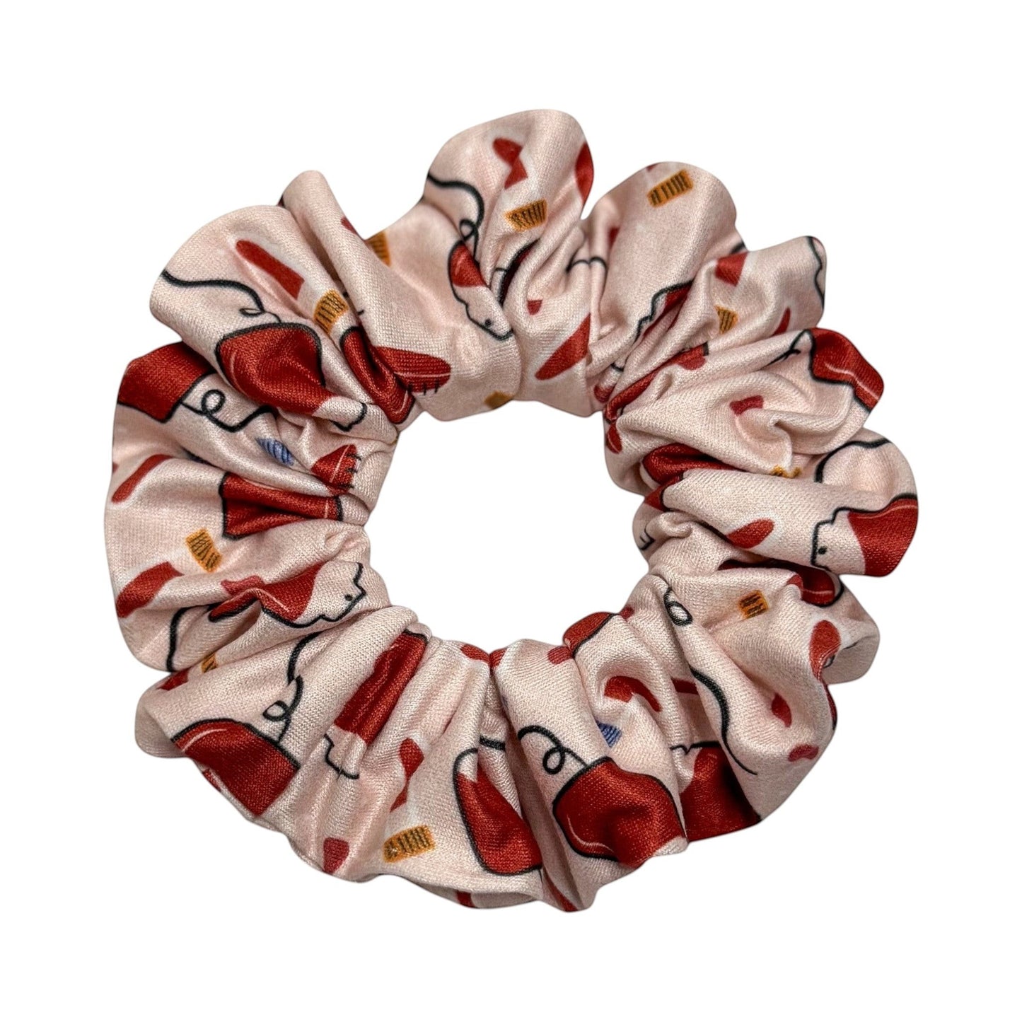Headband Studio light pink scrunchie with a pattern of red Christmas lights and gold accents, made of soft polyester.